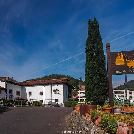 Casa De La Montana Turistico Venkovský dům Avín